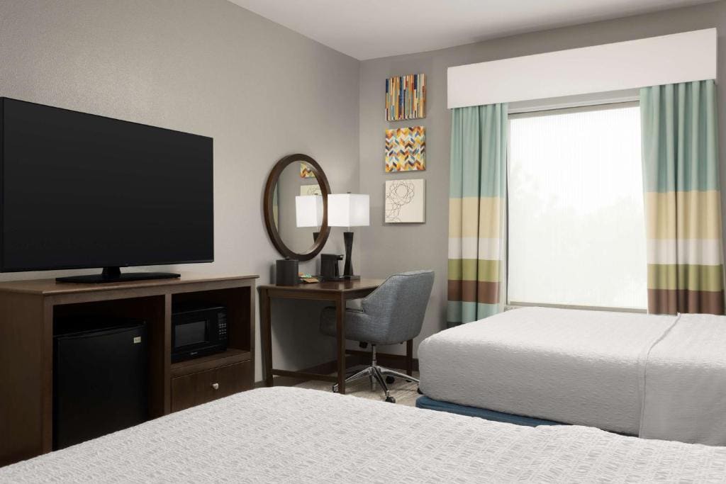 Room with Two Queen Beds - Non-Smoking room - Image 2