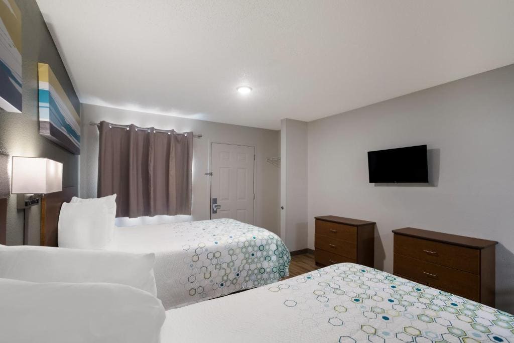 Studio Room with Two Double Beds Non-Smoking room - Image 1