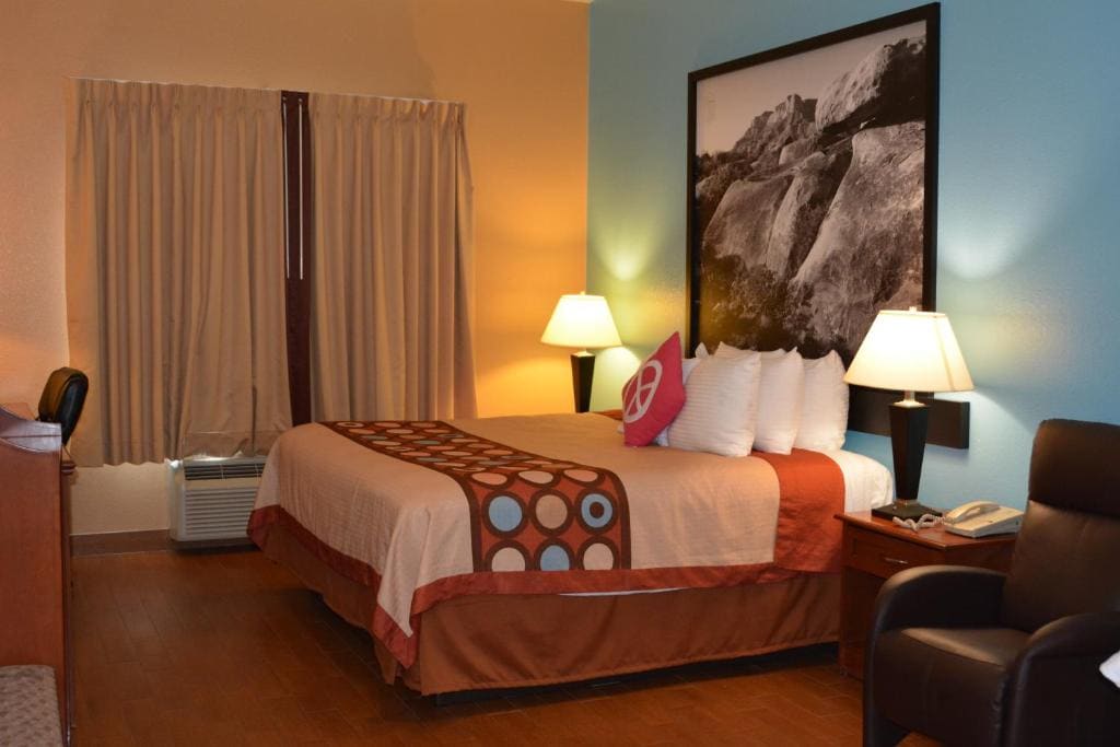 1 King Bed, Studio Suite, Non-Smoking room - Image 1