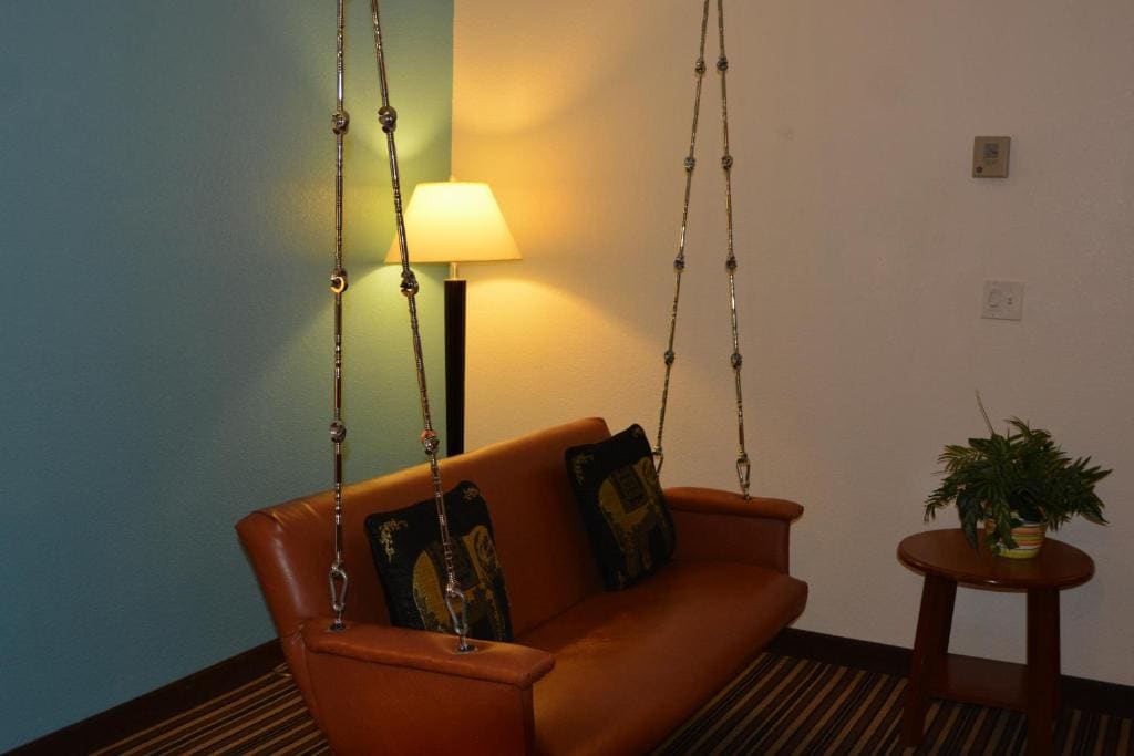 1 King Bed, Studio Suite, Non-Smoking room - Image 3