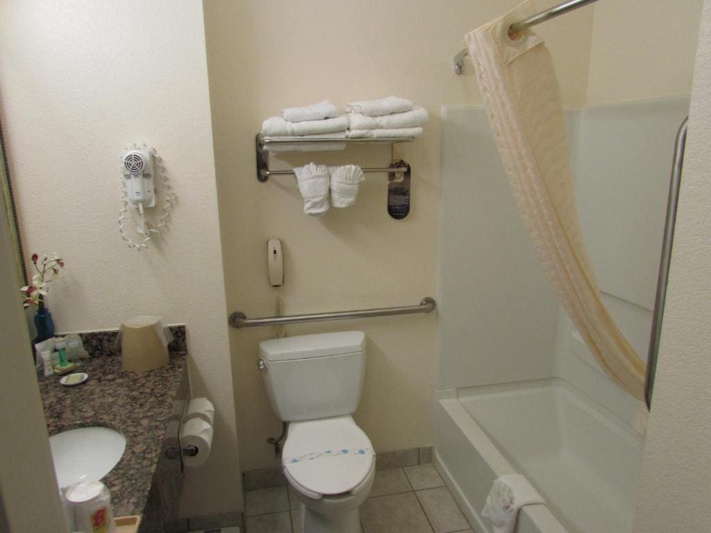 Business King Room - Non-Smoking room - Image 1