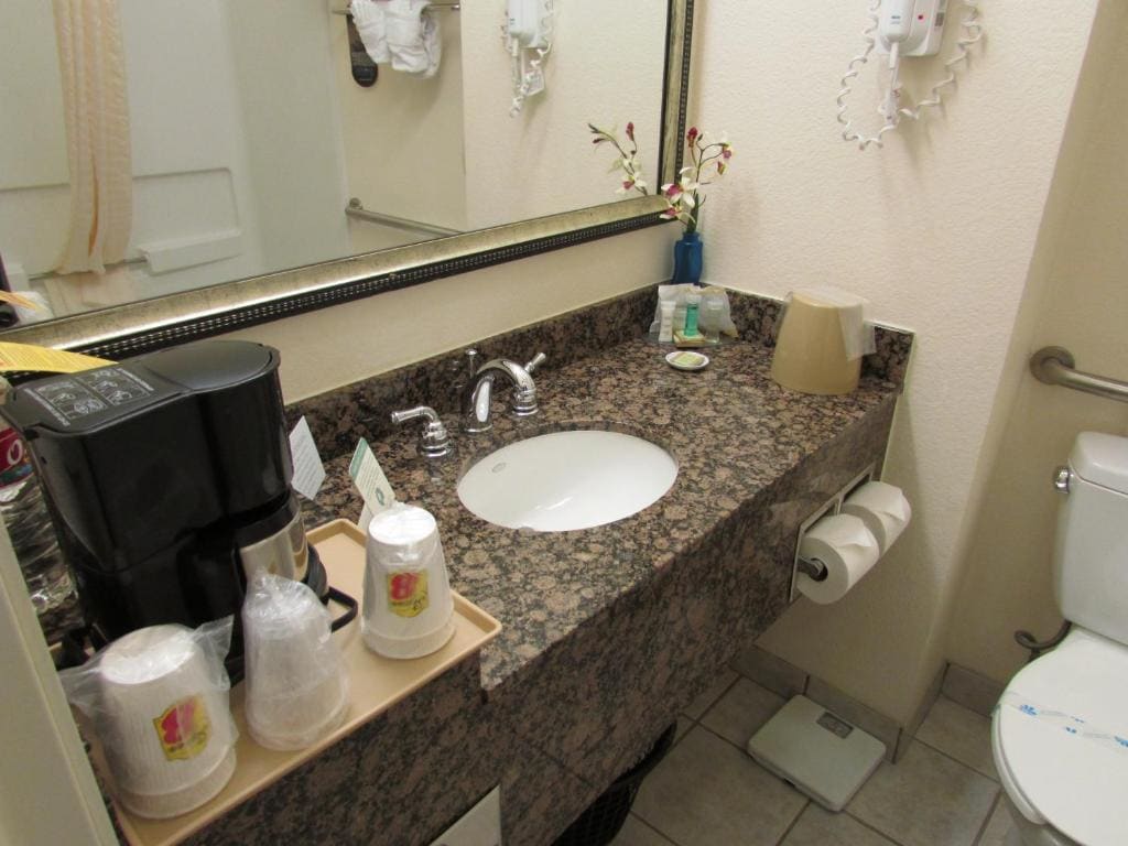 King Room - Disability Access - Non-Smoking room - Image 2