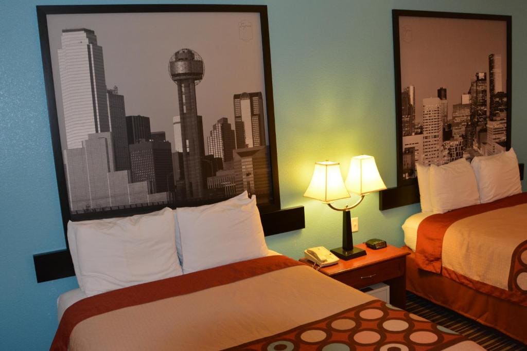 Queen Room with Two Queen Beds - Non-Smoking room - Image 1