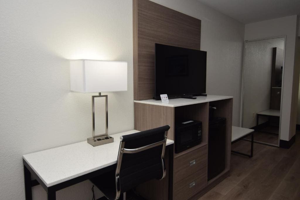 One-Bedroom King Suite - Non-Smoking room - Image 1