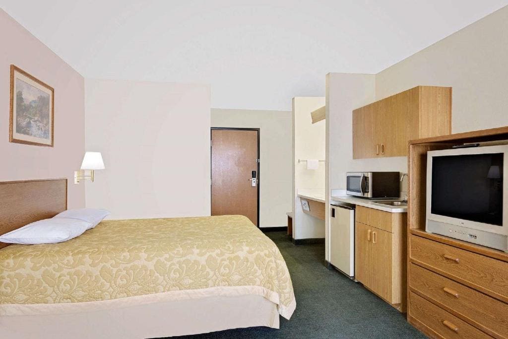 Deluxe King Studio Suite - Non-Smoking room - Image 1