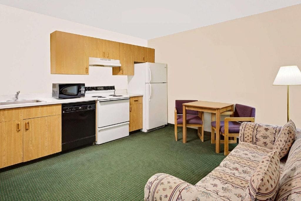 Deluxe Queen Studio with Two Queen Beds - Non-Smoking room - Image 1
