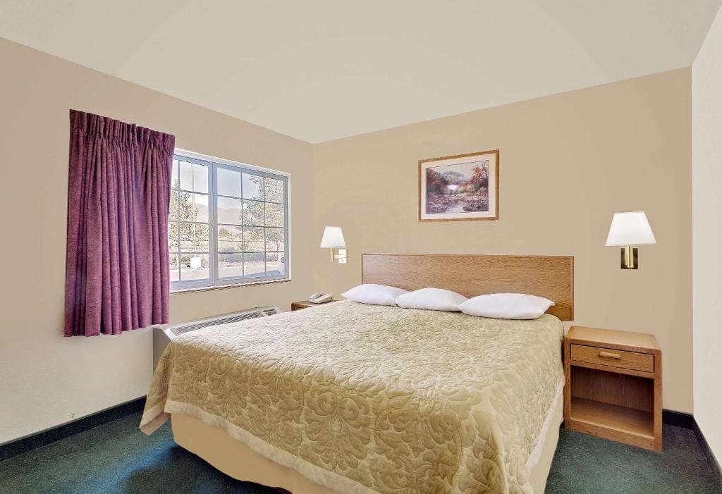 King Room - Pet Friendly/Non-Smoking room - Image 1