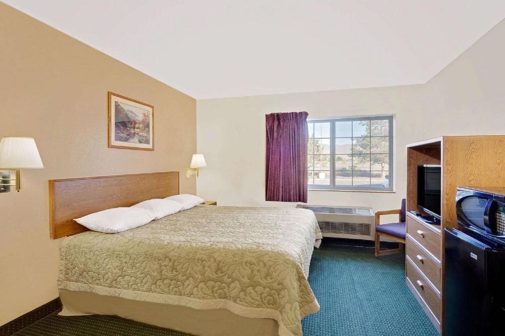 One-Bedroom Suite - Non-Smoking room - Image 1