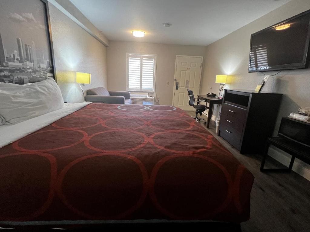 King Room - Non-Smoking room - Image 1