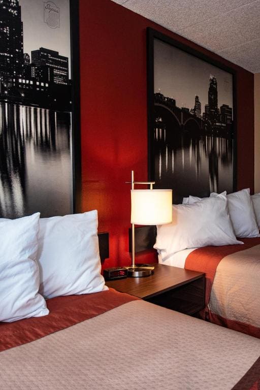 Deluxe Double Room with Two Double Beds - Non-Smoking room - Image 2