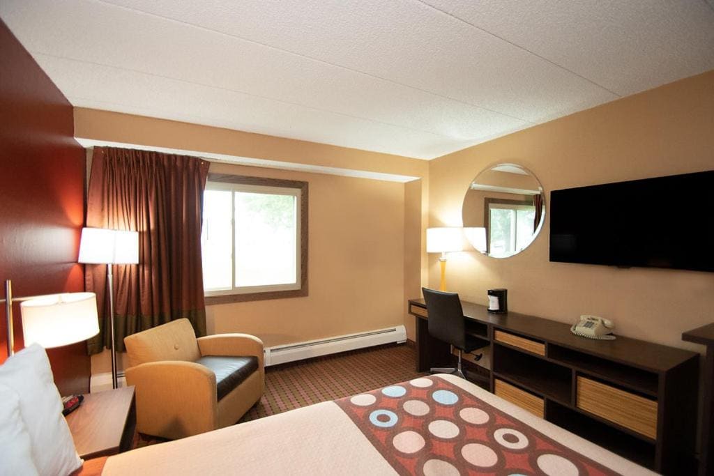 Queen Room - Non-Smoking room - Image 1