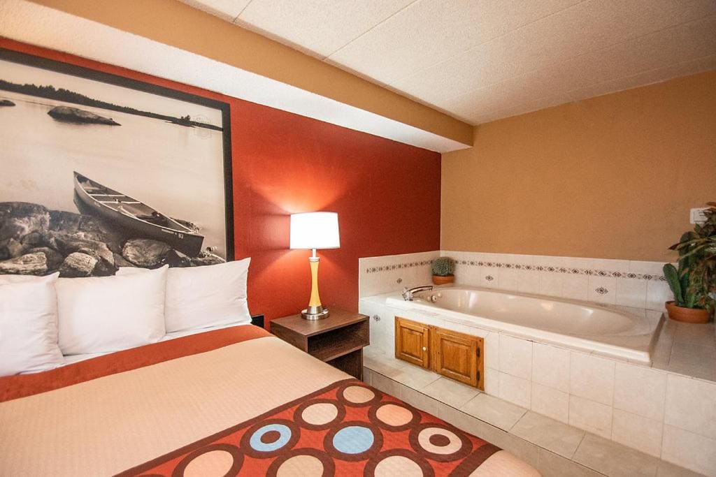 Queen Studio Suite - Non-Smoking room - Image 2