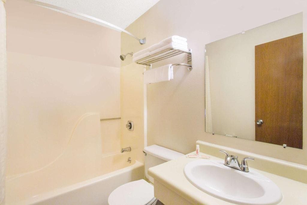 King Room - Non-Smoking room - Image 1