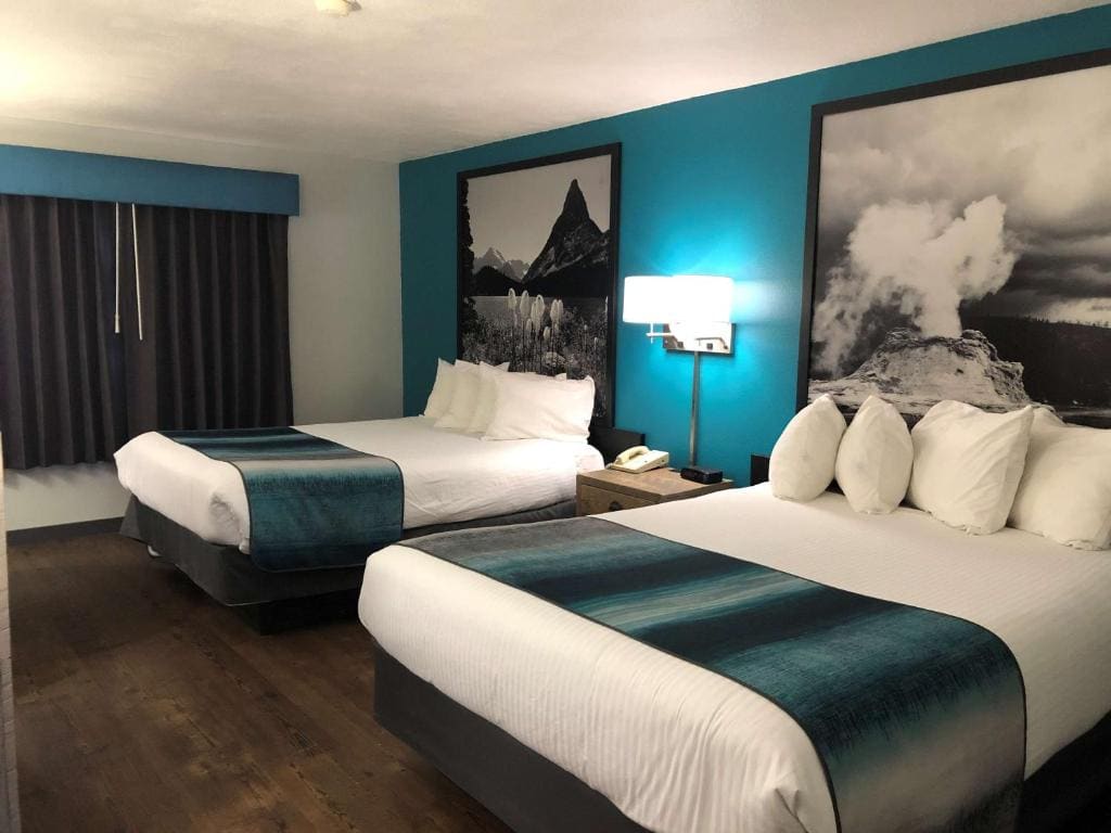 Queen Room with Two Queen Beds - Non-Smoking room - Image 1