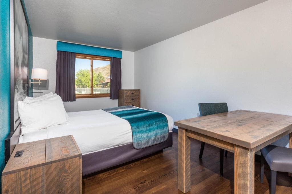 Studio Suite with Three Queen Beds - Non-Smoking room - Image 1