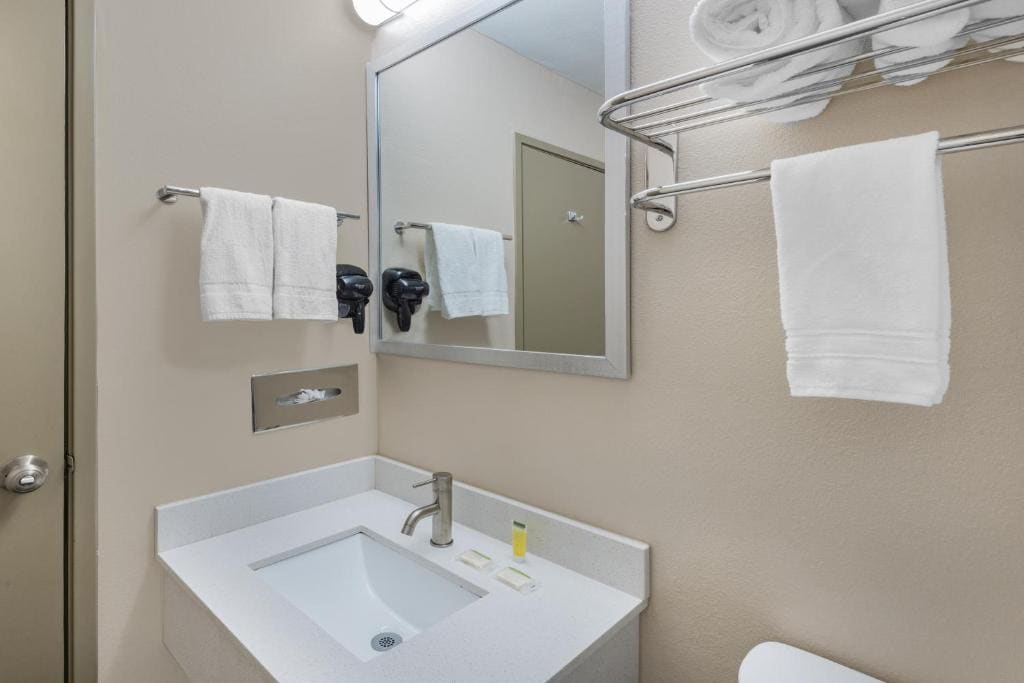 Double Room with Two Double Beds - Non-Smoking room - Image 2