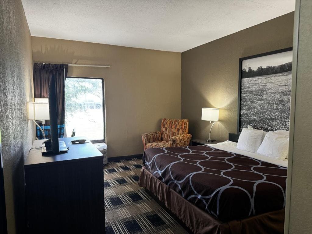 King Room - Mobility Access/Non-Smoking room - Image 1