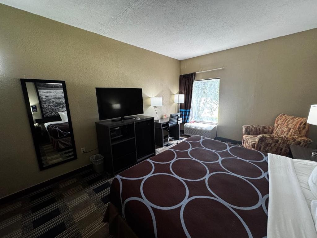 King Room - Mobility Access/Non-Smoking room - Image 3