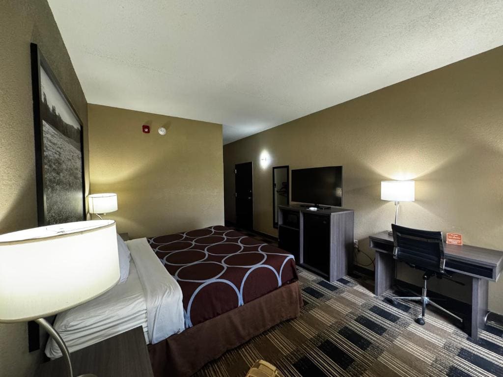 King Room - Mobility Access/Non-Smoking room - Image 2