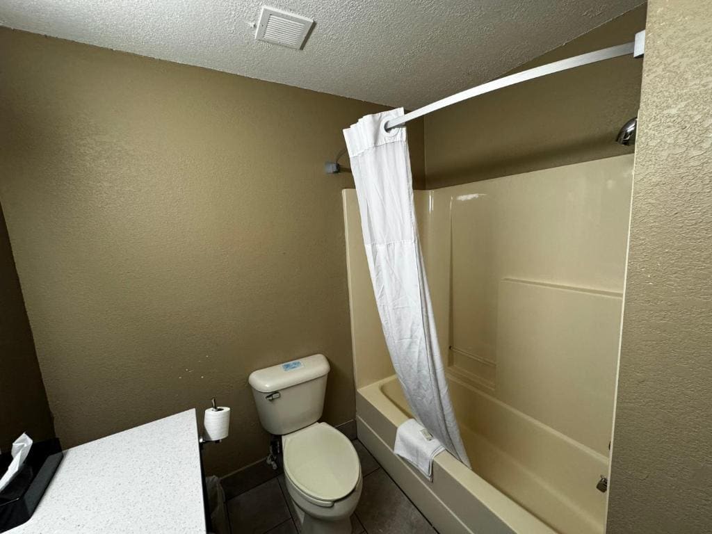 King Room - Non-Smoking room - Image 3