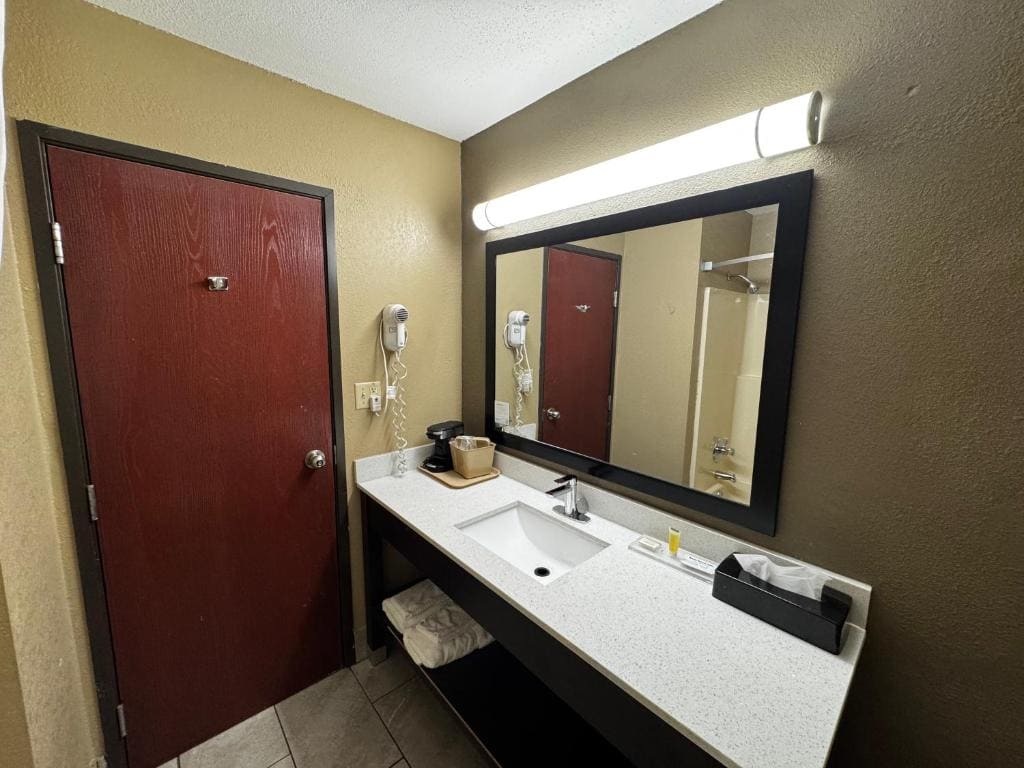 King Room - Non-Smoking room - Image 1