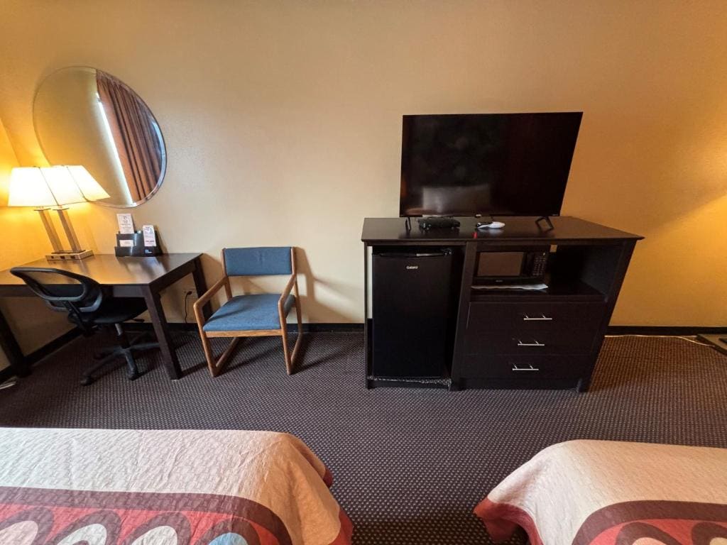 Queen Room - Non-Smoking room - Image 2