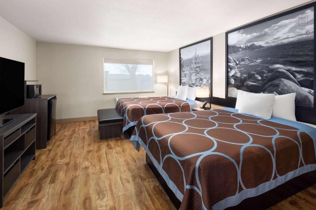 Deluxe Queen Room - Disability Access- Non-Smoking room - Image 3
