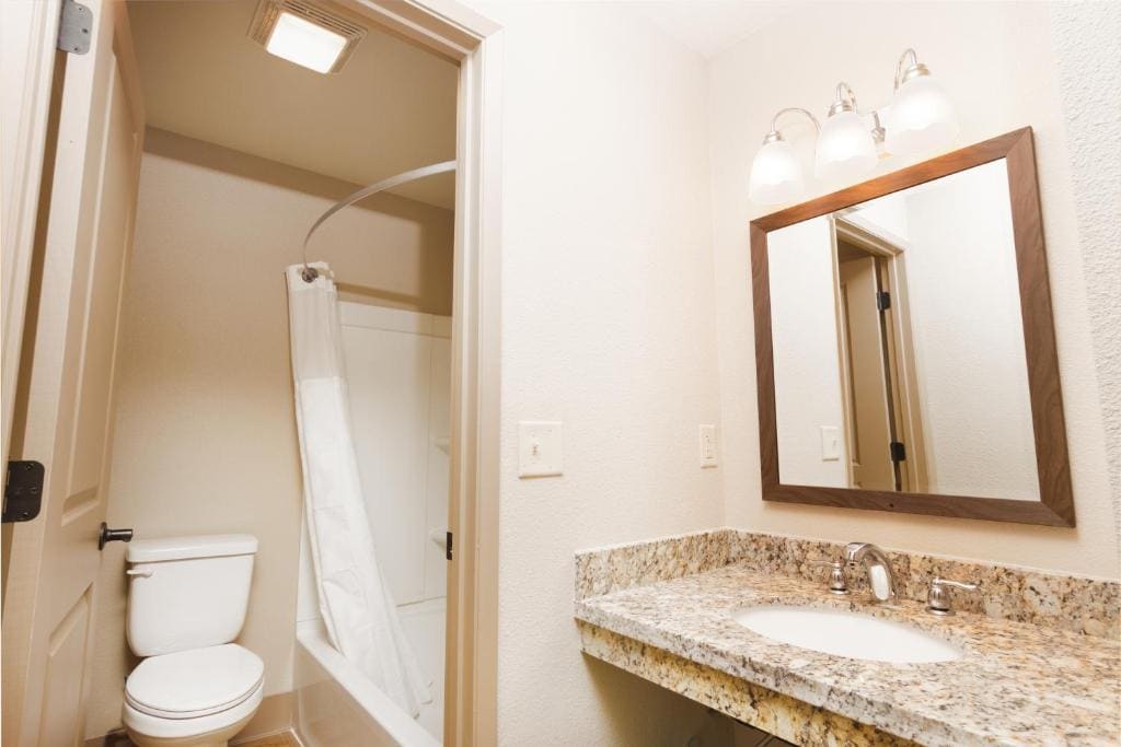 Queen Room - Non-Smoking room - Image 2
