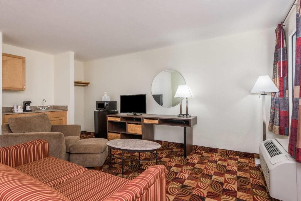 King Studio Suite - Non-Smoking room - Image 2