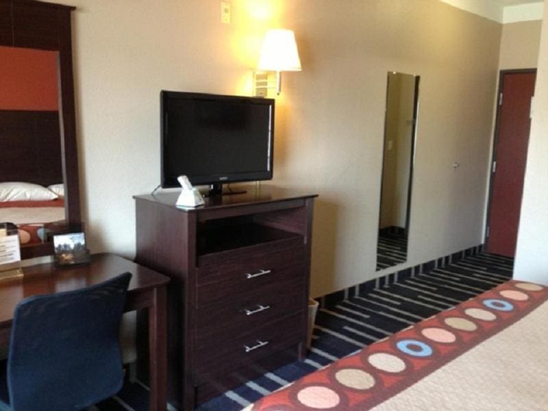 1 King, Mobility/Hearing Access Rm/Studio Suite, Bathtub w/ Grab, Non-Smoking room - Image 1