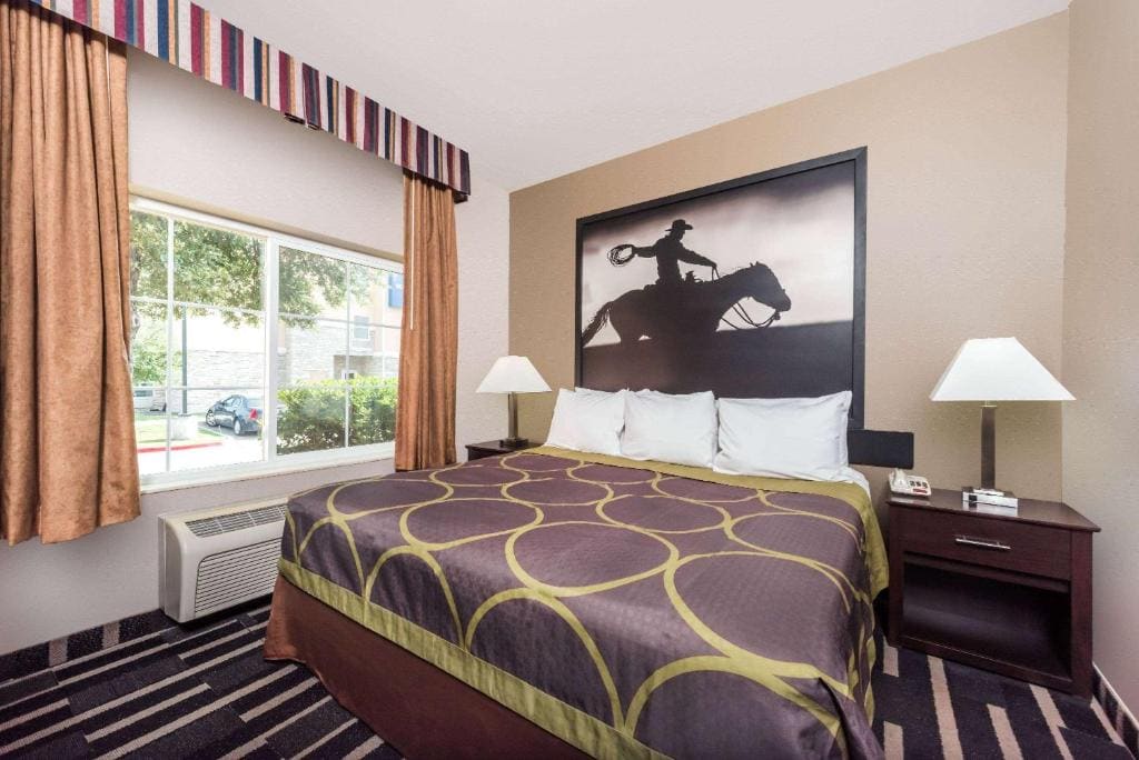 One-Bedroom King Suite - Non-Smoking room - Image 1