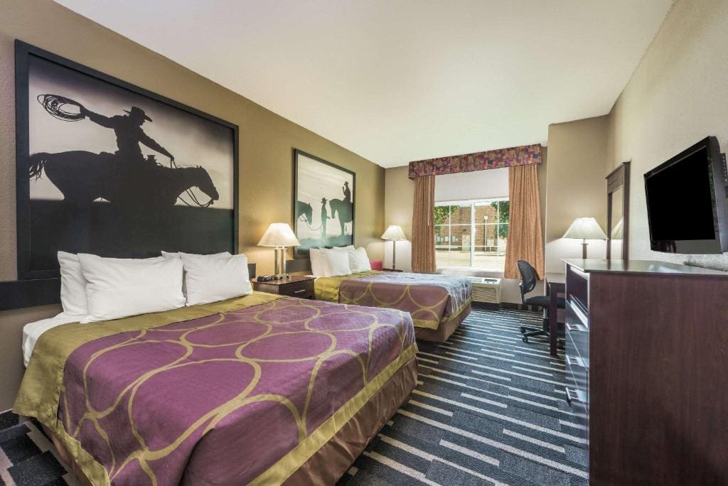 Queen Room with Two Queen Beds and Bath Tub - Mobility/Hearing Access - Non-Smoking room - Image 1