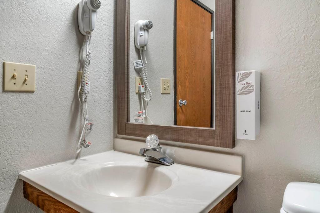 Deluxe Room with Two Double Beds Non-Smoking room - Image 2