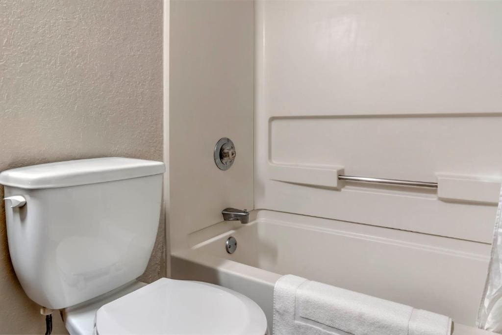 Deluxe Room with Two Double Beds Non-Smoking room - Image 1
