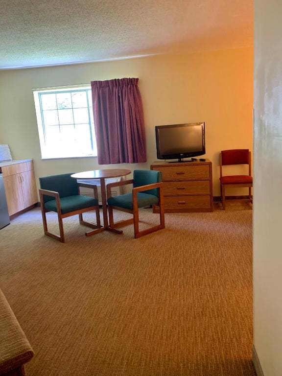King Room - Handicap Accessible room - Image 3
