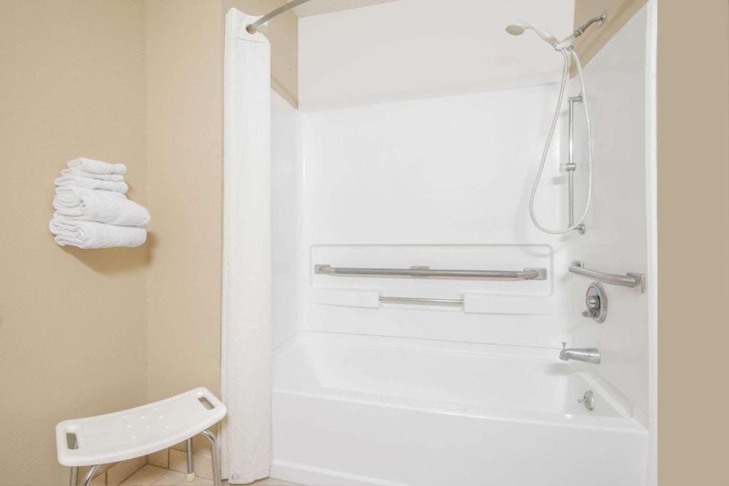 Double Room - Mobility Access/Non-Smoking room - Image 1