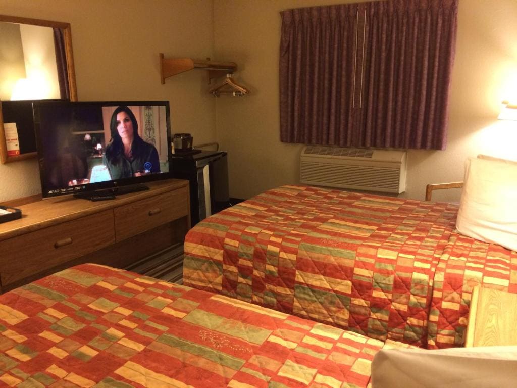 Double Room with Two Double Beds - Non-Smoking room - Image 2