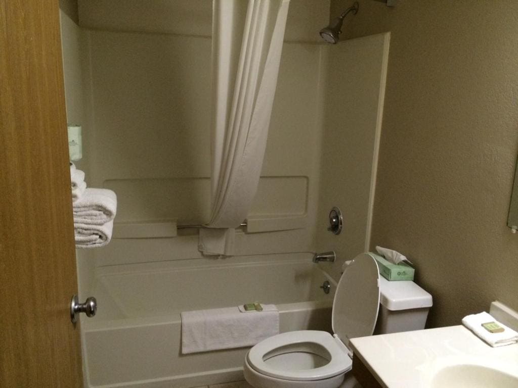 Queen Room - Non-Smoking room - Image 1