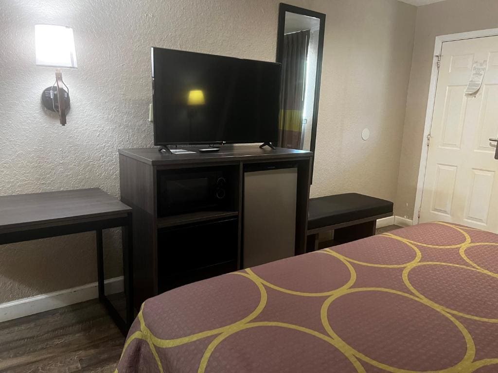 King Room - Non-Smoking room - Image 3
