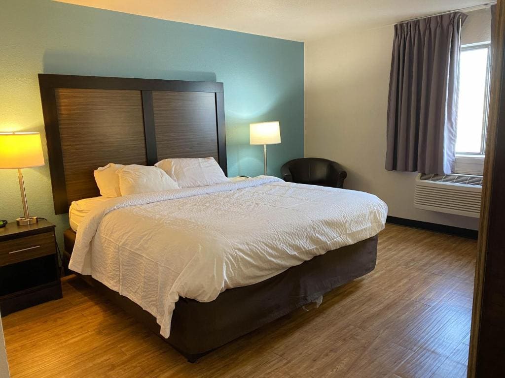 King Room - Non-Smoking room - Image 1