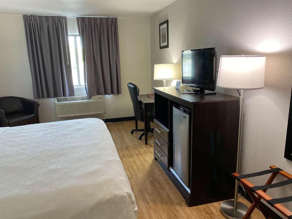Queen Room - Non-Smoking room - Image 2