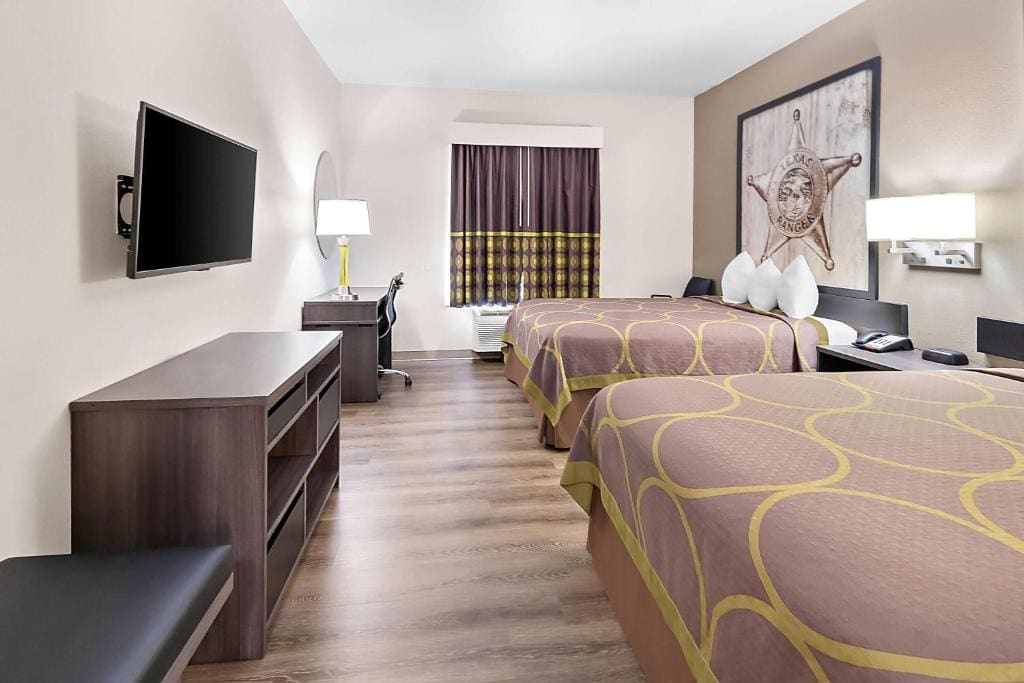 Queen Room with Two Queen Beds - Non-Smoking room - Image 1