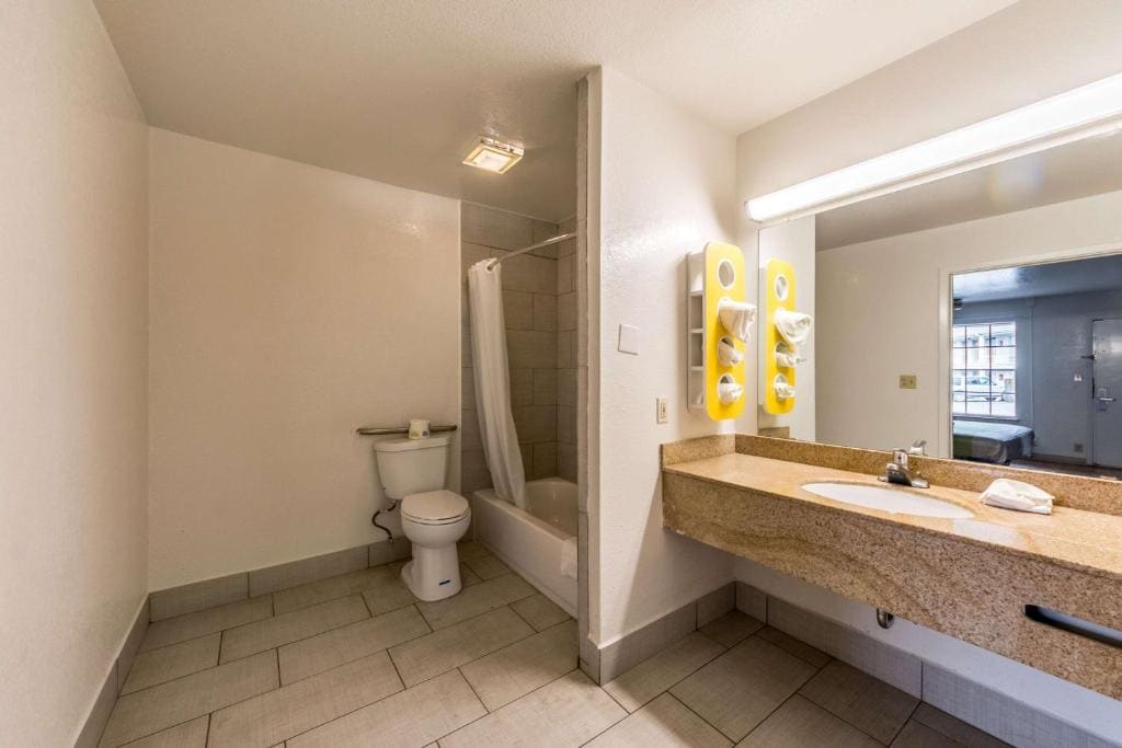 Deluxe King Room - Non-Smoking room - Image 1