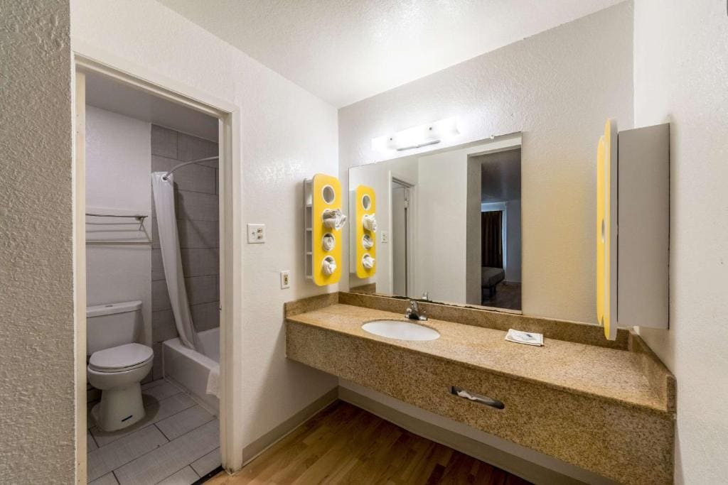 Standard Suite - Non-Smoking room - Image 2