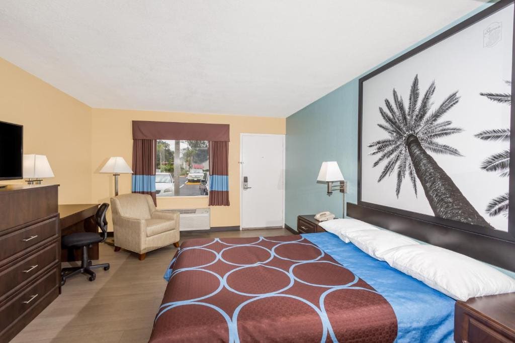 King Room - Non-Smoking room - Image 3