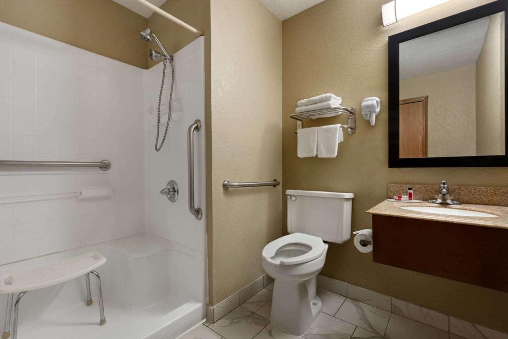 King Room - Disability Access/Non-Smoking room - Image 3