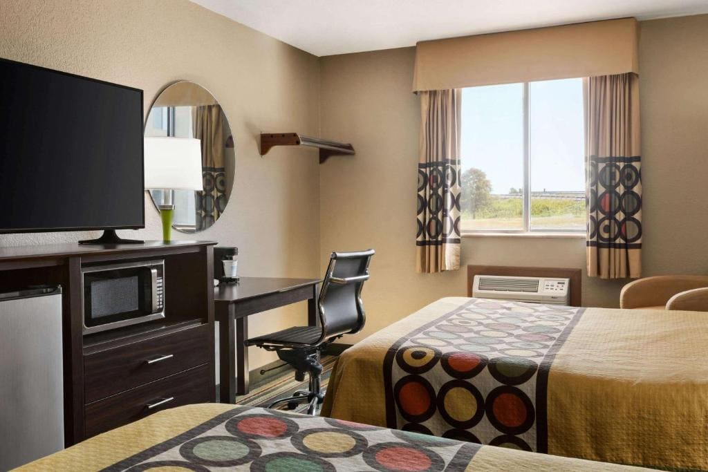Queen Room with Two Queen Beds - Smoking room - Image 1