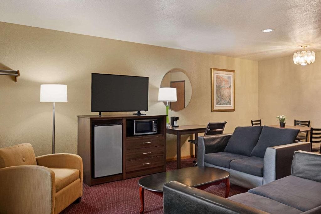 Suite with Two Queen Beds - Non-Smoking room - Image 1