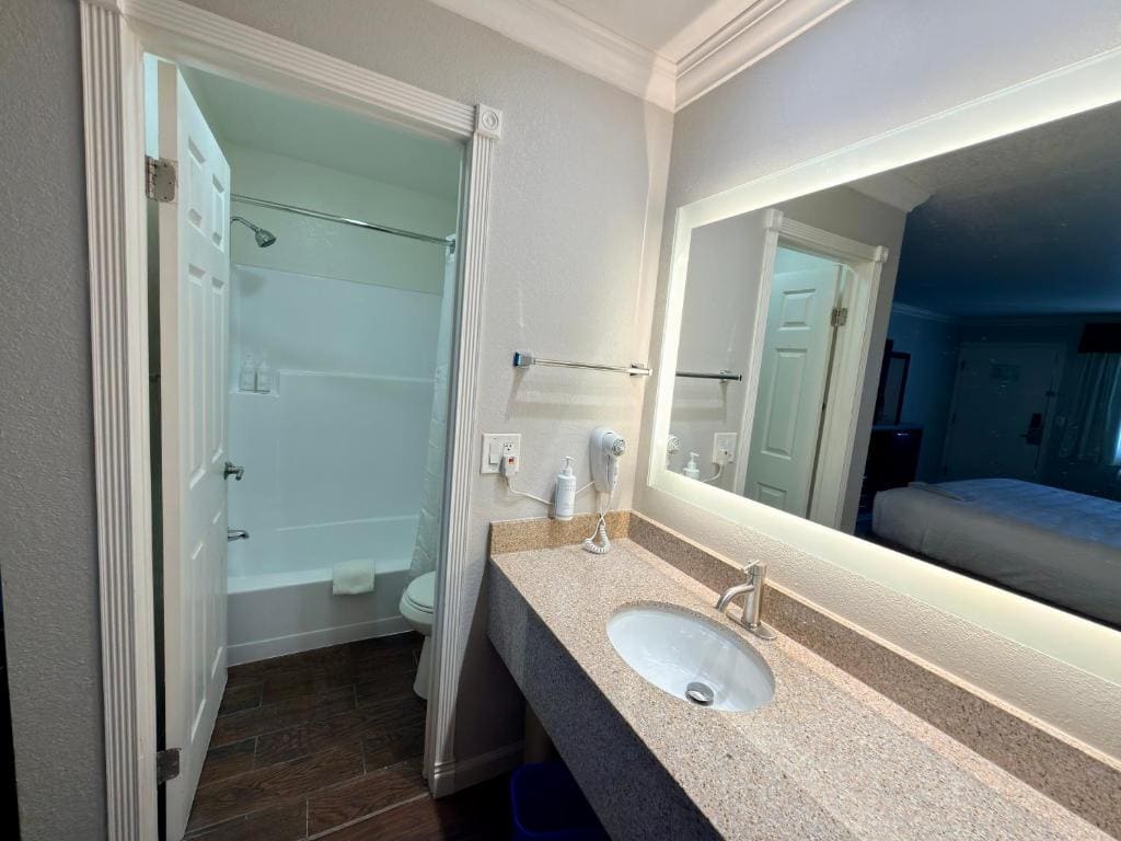 King Room room - Image 1