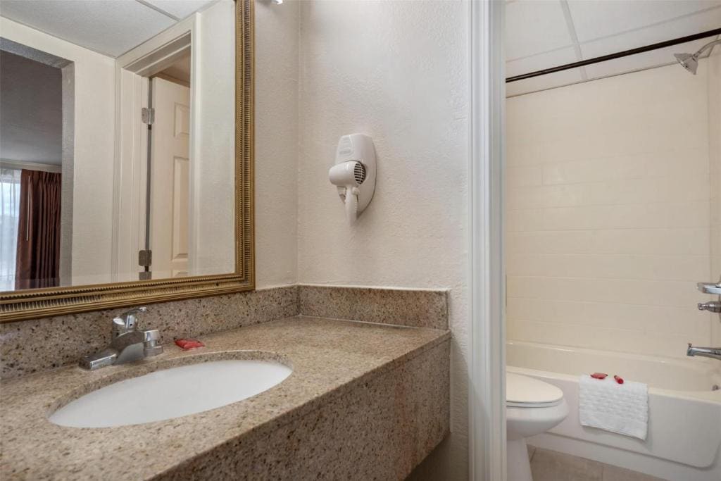 Double Room with Two Double Beds and Bath Tub - Disability/Non-Smoking room - Image 2